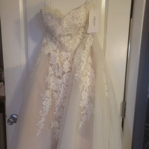 Wedding dress with veil brand new